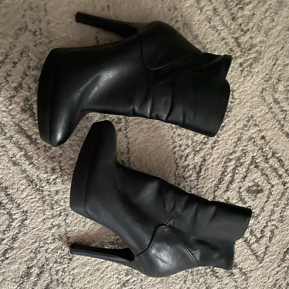 Nine West black boot pumps